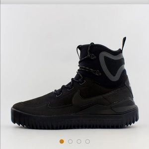 SOLD 🌟🌟Air Wild Nike Boots Men’s Size 9.5